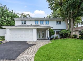 11 Nora Ln, Plainview, NY 11803