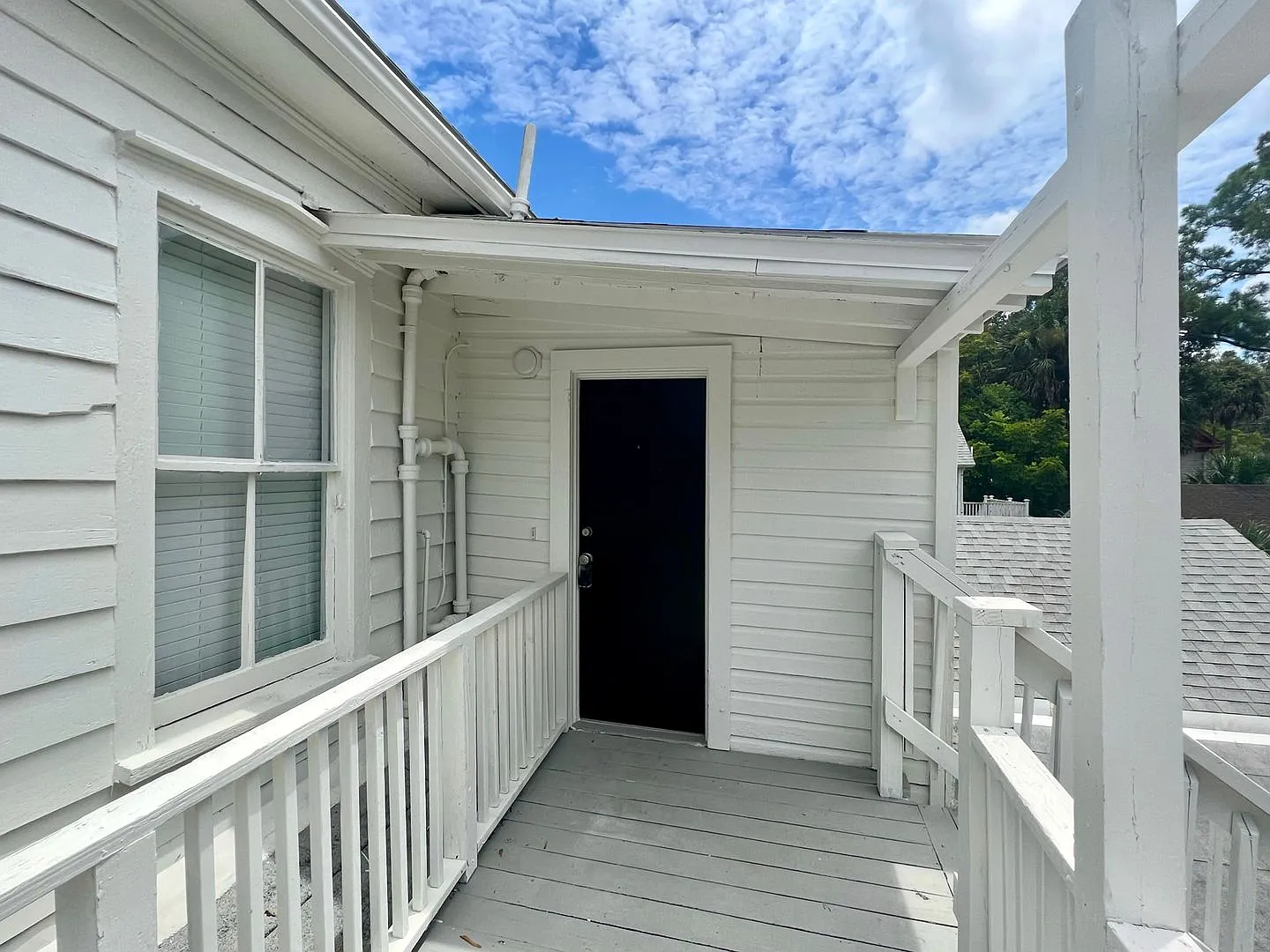 Renovated 4BR Just Minutes from Flagler! Historic Downtown Living! Lawn Care Included! — Photo 2