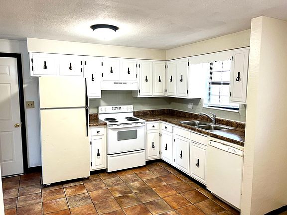 4th image of 1813 Longview Dr