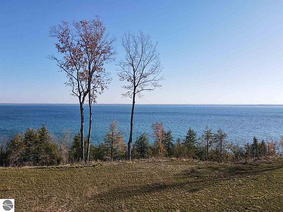 3rd image of 15742 Waters Edge Dr