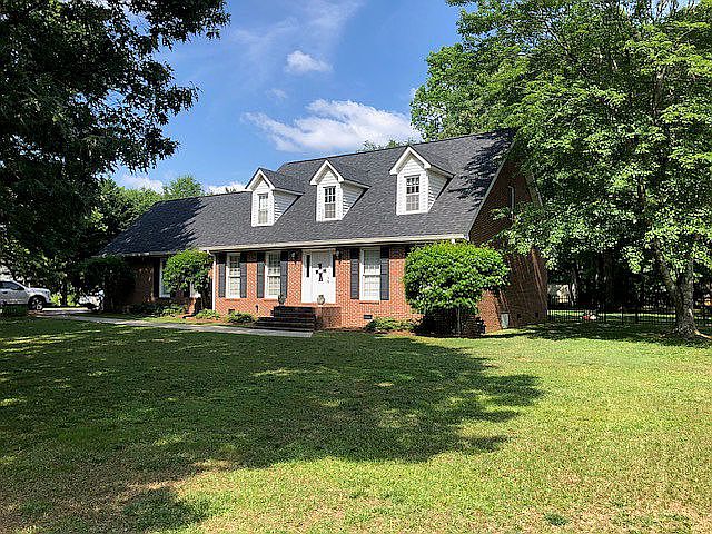 1st image of 455 Cumberland Dr NE