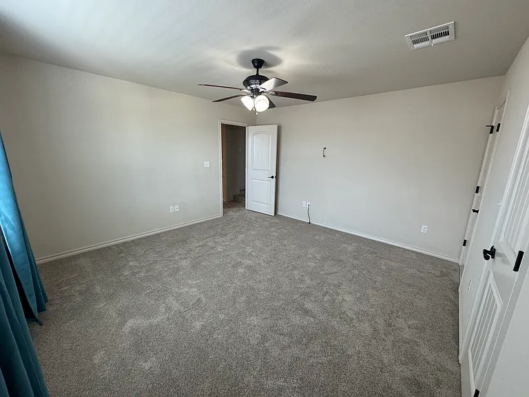 912 W Fargo St — Photo 37