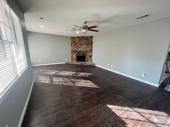 3rd image of 1636 Poplar Dr