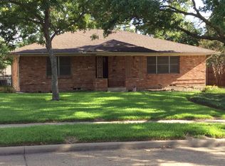 9838 Ridgehaven Dr, Dallas, TX 75238