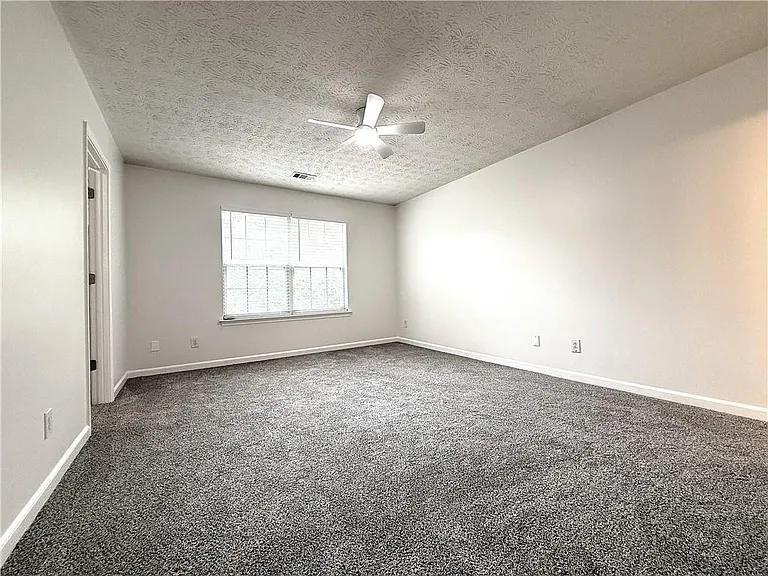 2150 Lexington Ln — Photo 11