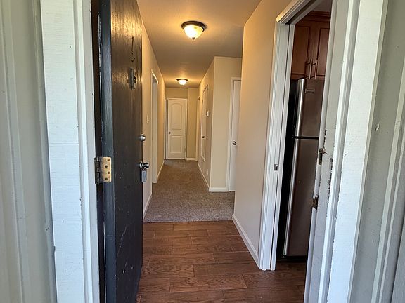 2nd image of 2031 Ascot Dr APT 1