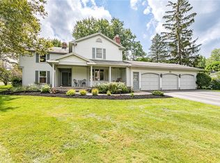 33 Wood Hill Rd, Pittsford, NY 14534
