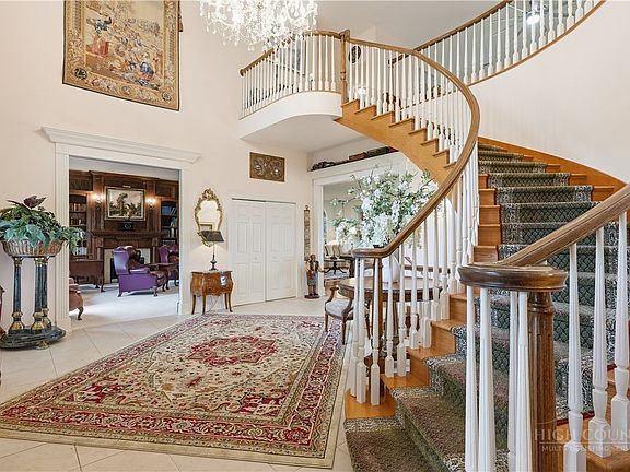 2nd image of 2040 Sorrento Drive