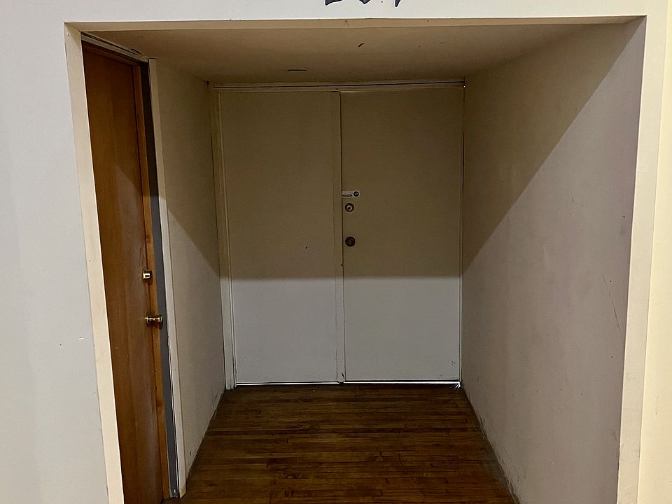 1st image of 1403 Central Pkwy APT 204