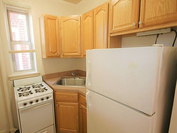 3rd image of 2675 Henry Hudson Pkwy W #4H