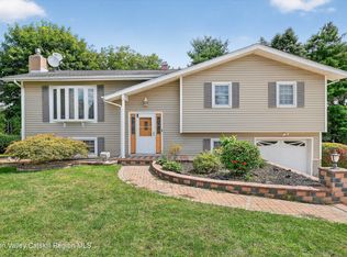 6 North Dr, Poughkeepsie, NY 12603