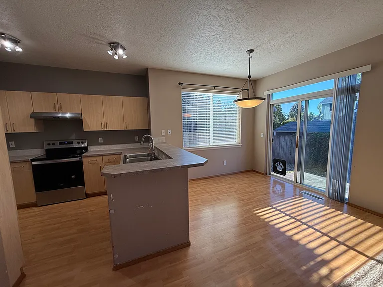 21421 SE Oak St — Photo 10
