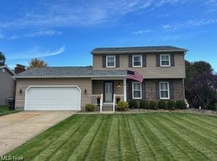 834 Trailwood Dr, Youngstown, OH 44512