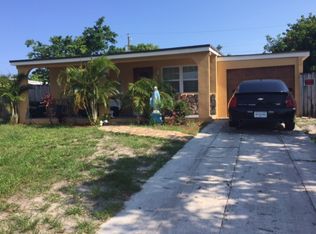 520 Seagrape Rd, Lake Worth, FL 33462