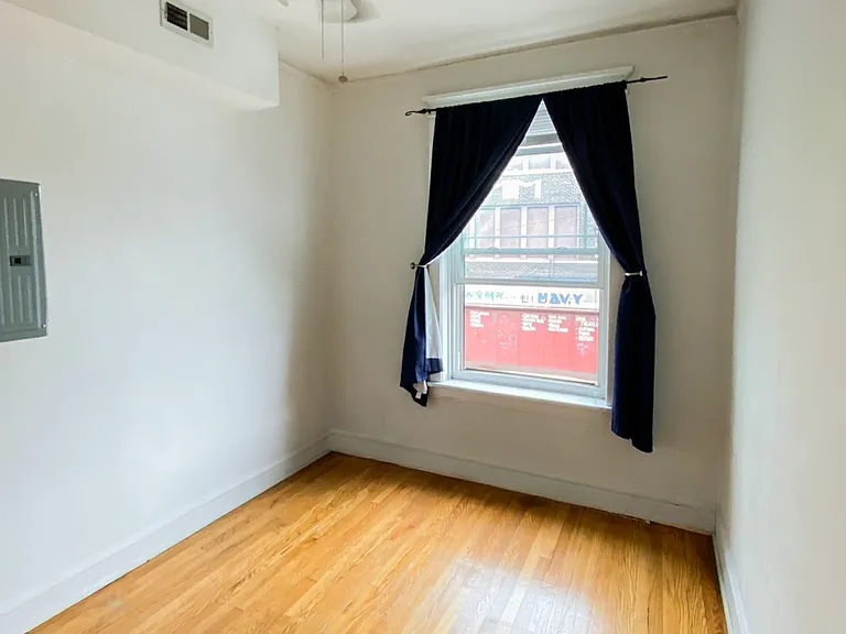 1509 W Barry Ave #2 — Photo 8