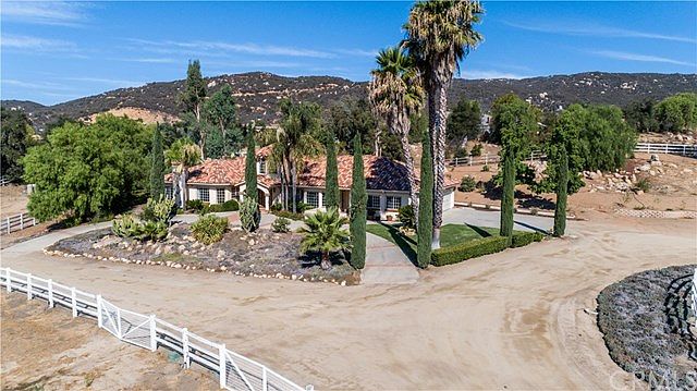1st image of 38573 Calle De Lobo