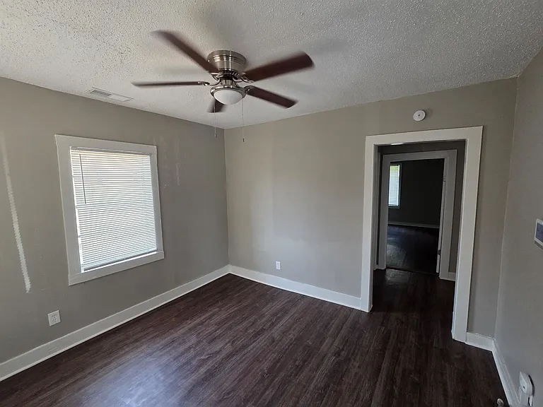 1558 Tayner St — Photo 3