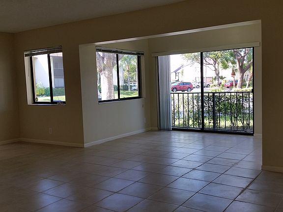 2nd image of 522 Shady Pine Way APT D1