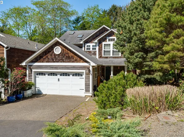 696 N Hemlock St, Cannon Beach, OR 97110