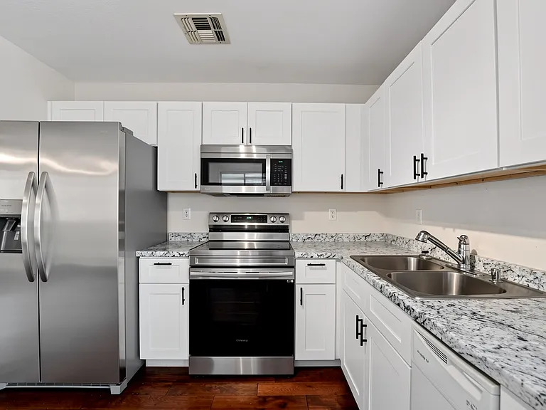 42551 W Hillman Dr — Photo 9
