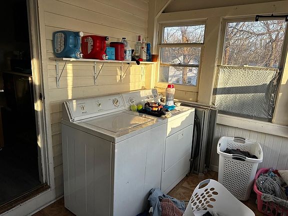 5th image of 348 Woodland Ave #2