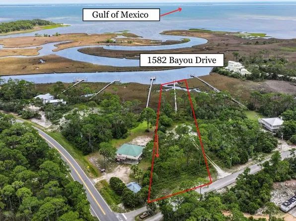 1582 Bayou Dr, Carrabelle, FL 32322