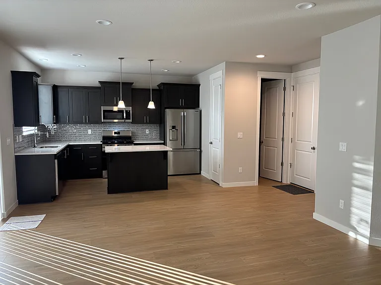 16706 SE Smith Rock St — Photo 2