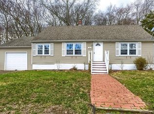 23 Rocky Ledge Dr, Clinton, CT 06413