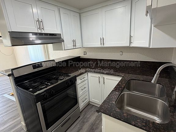 5th image of 1221 Villa St APT A