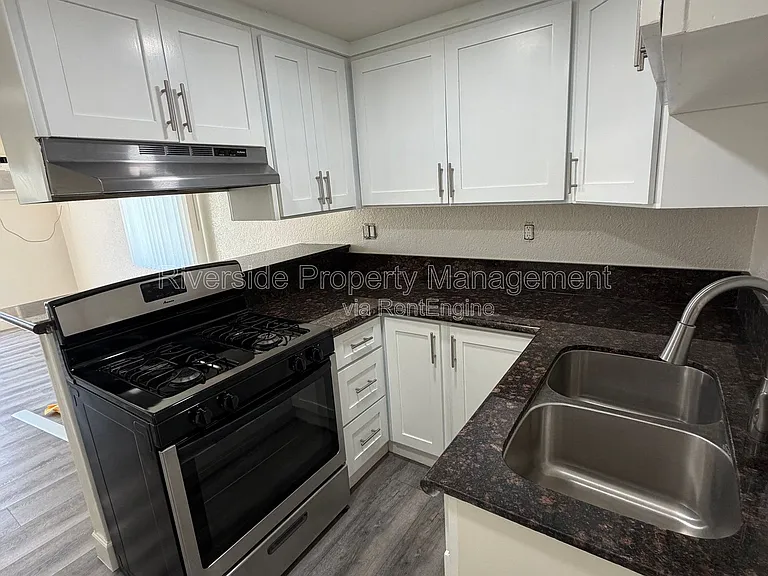 1221 Villa St #A — Photo 5