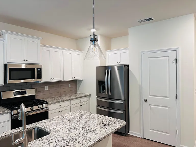 384 Abington St — Photo 4