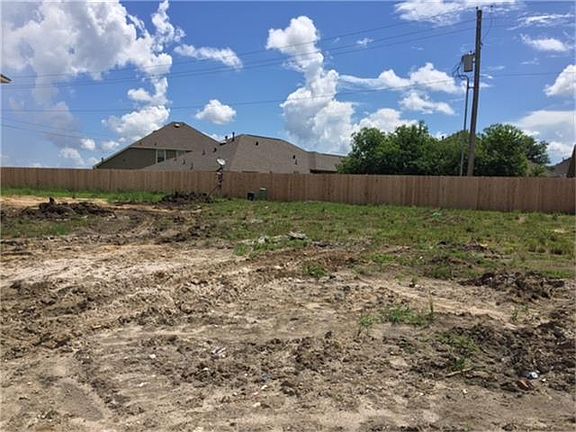 5th image of 203 Brookwood Park Ln