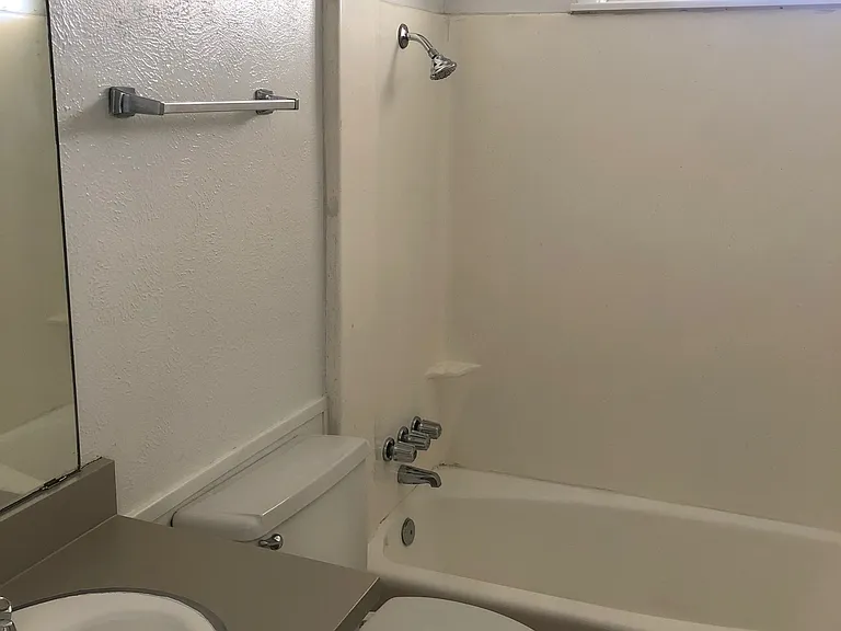 3024 Lourdes St #3024 — Photo 6