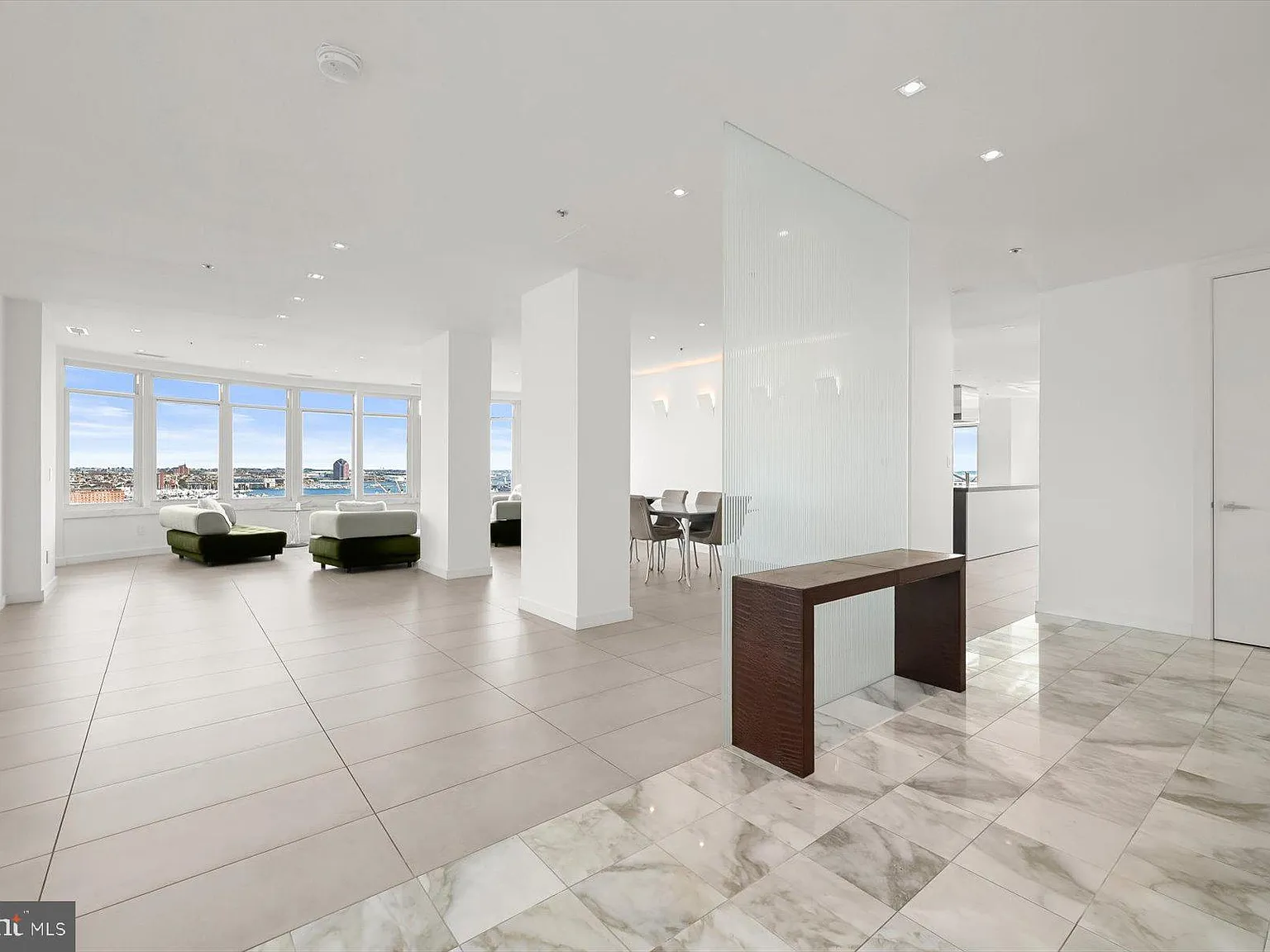 100 Harborview Drive — Photo 4