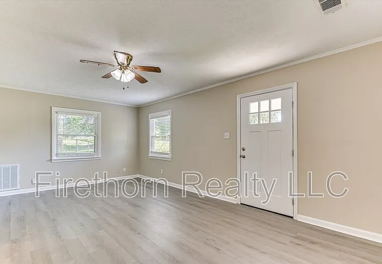 924 Royalette Ave — Photo 5