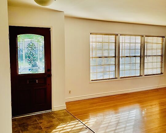 3rd image of 249 E Benwood St