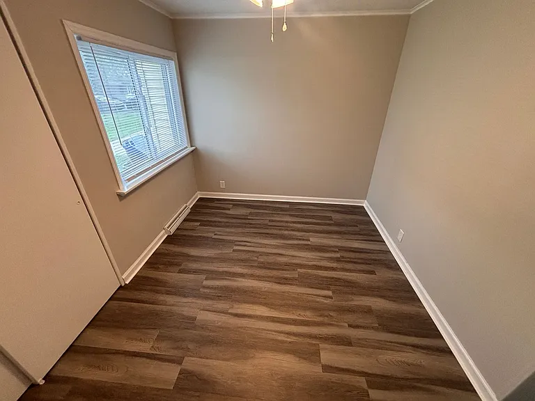 652 Summit St — Photo 10