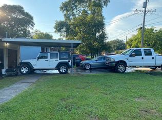 2615 4th Ave, Groves, TX 77619