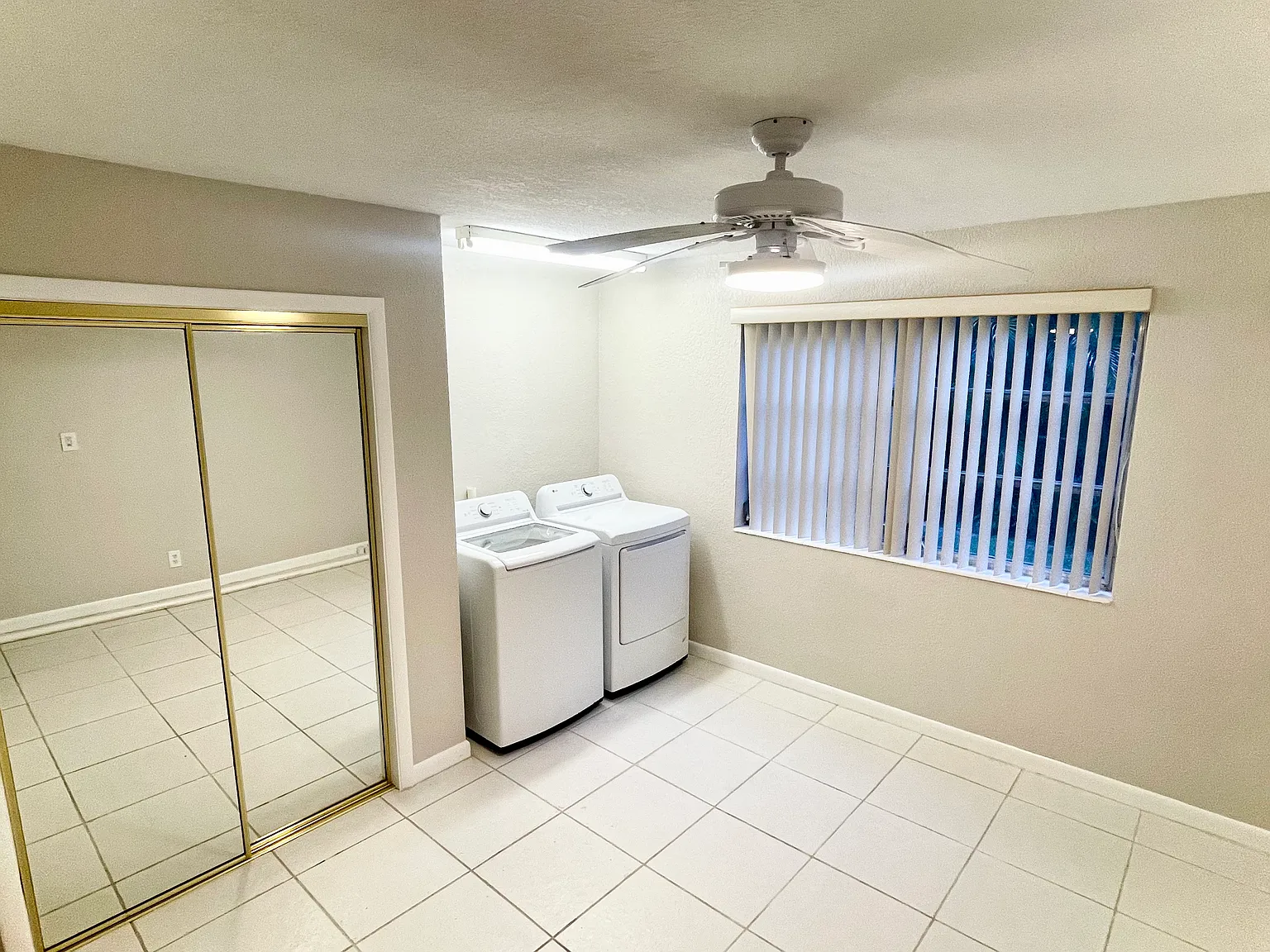 3 bed, 1020 sqft, $2,300 — Photo 2