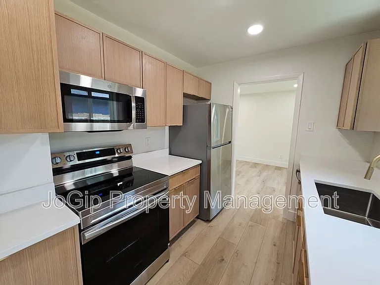 1725 R Ave — Photo 8