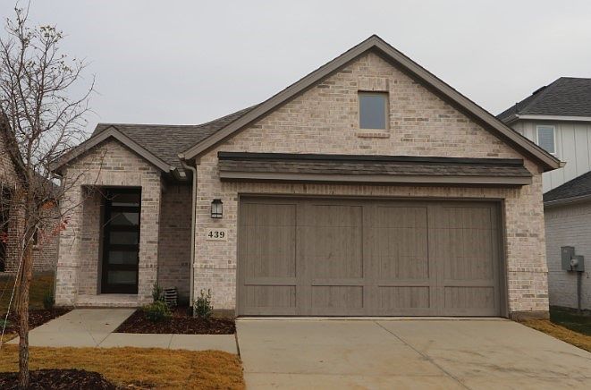 1st image of 439 Cherry Laurel Dr