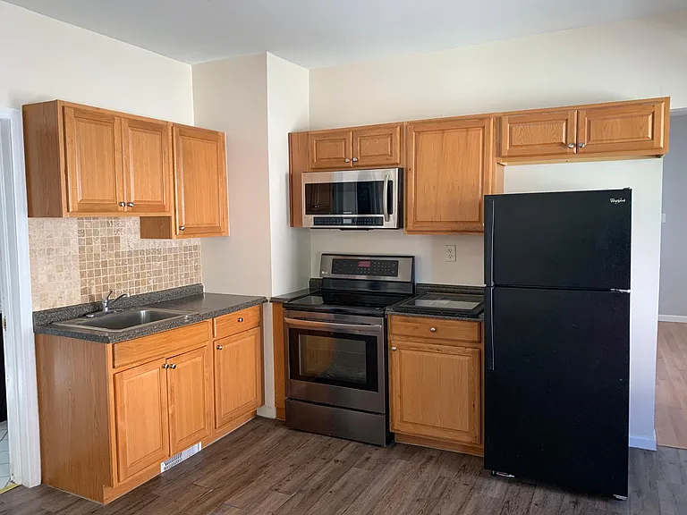 617 Emily St #2 — Photo 6
