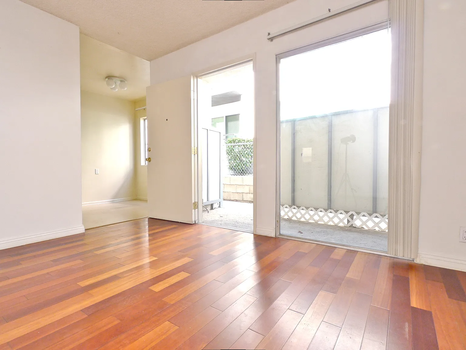 3 bed, 1110 sqft, $4,500 — Photo 2