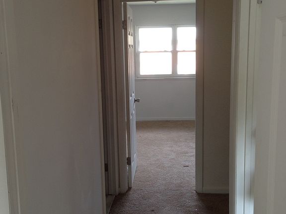 5th image of 46843 Rogers Dr