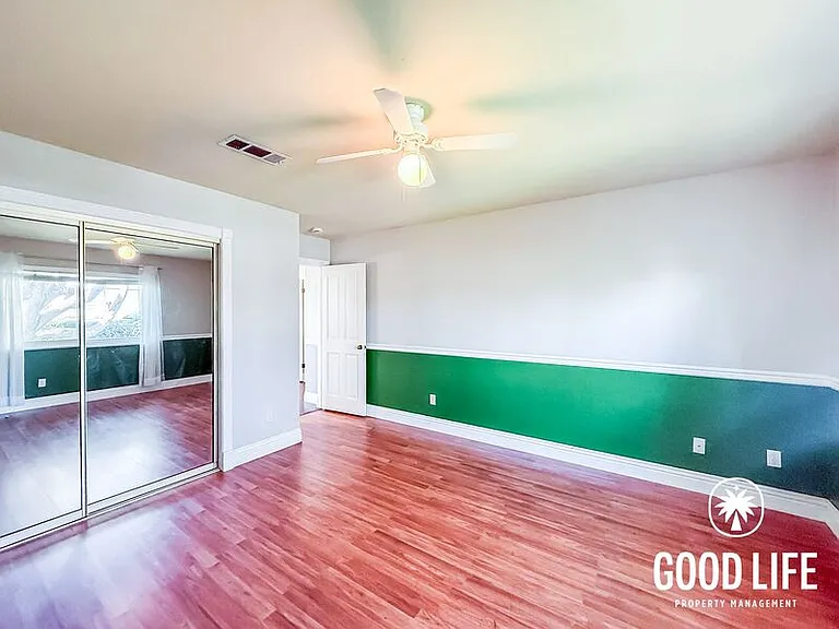 1031 Emelita St — Photo 14