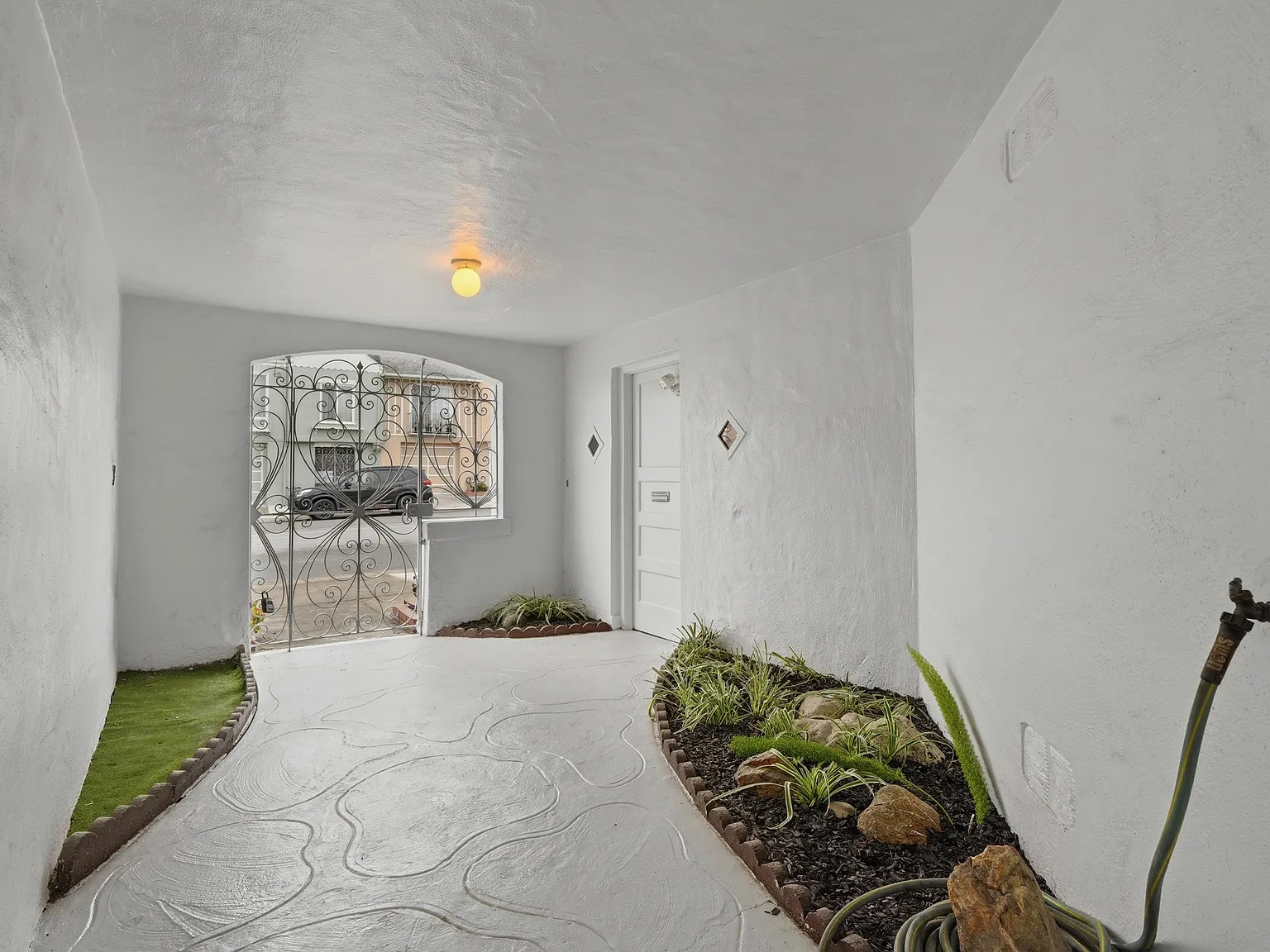 2 bed, 1175 sqft, $6,000 — Photo 3