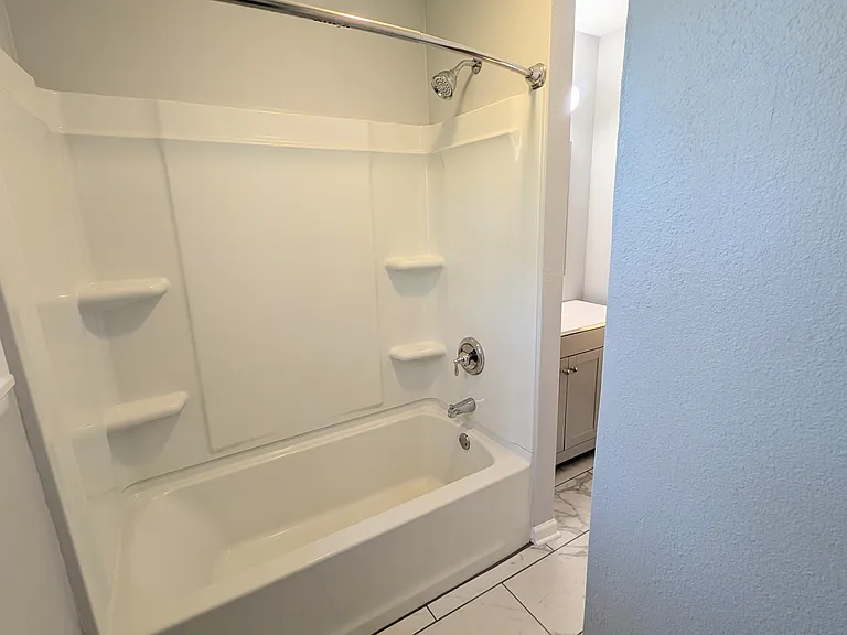 102 Hackberry St — Photo 6