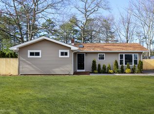 9 Disney Dr, Toms River, NJ 08755