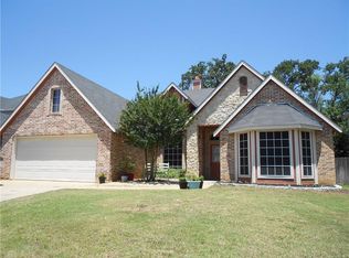 509 Laurelwood Rd, Burleson, TX 76028