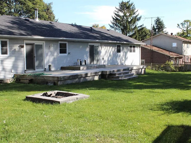 32 Elmvale Blvd — Photo 2